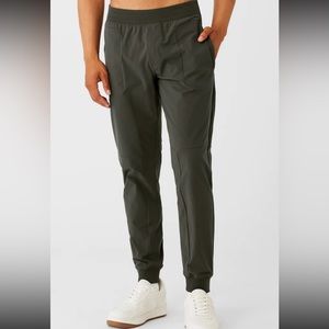 ✨Men Stealth Green Co-Op Alo Pants✨
